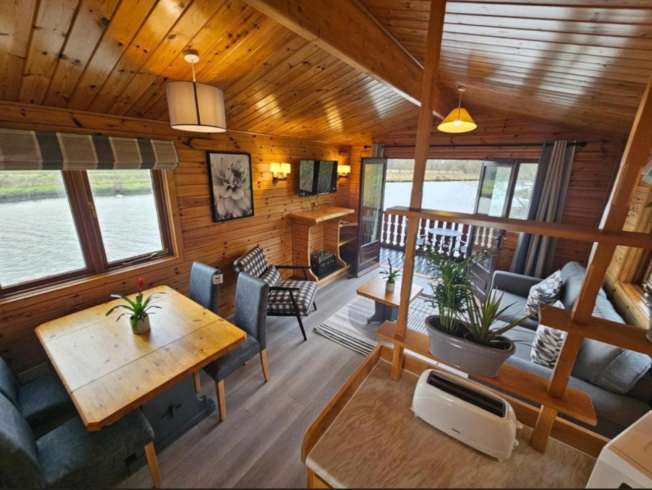 Hickling Broads Lodge Houseboat Сталхэм Экстерьер фото